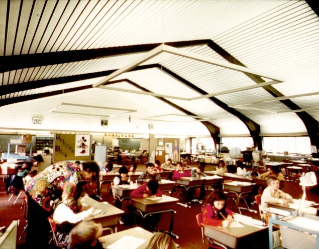 A classroom with indirect lighting